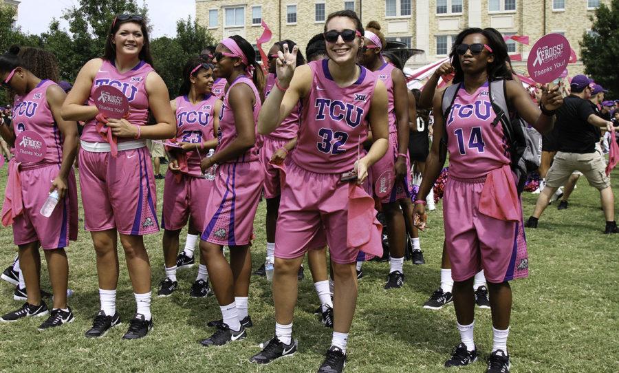 TCU womens basketball team supporting Frogs for the Cure, Sunday, Aug. 30. (Alexandra Plancarte/TCU360)