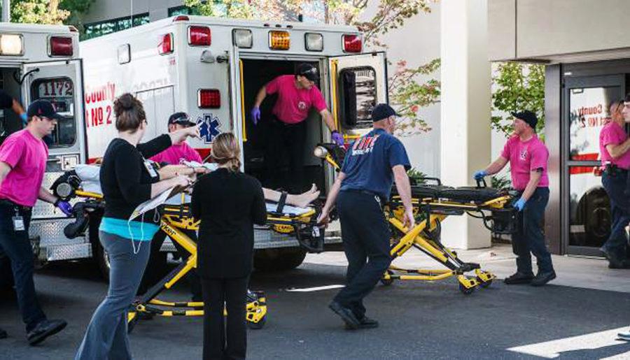 A+patient+is+wheeled+into+the+emergency+room+at+Mercy+Medical+Center+in+Roseburg%2C+Ore.%2C+following+a+deadly+shooting+at+Umpqua+Community+College%2C+in+Roseburg%2C+Thursday%2C+Oct.+1%2C+2015.++%28Aaron+Yost%2FRoseburg+News-Review+via+AP%29