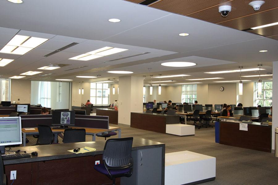 If students enter the library from the west entry, this is the right wing of Information Commons computer lab. Both Window and Mac desktop computers will also be available. 