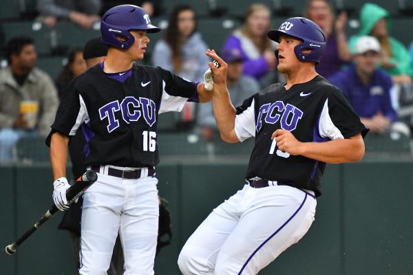 Frogs fall to Dallas Baptist 9-1