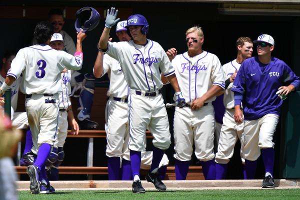 Frogs close regular season with 9-3 win, sweep over Kansas State