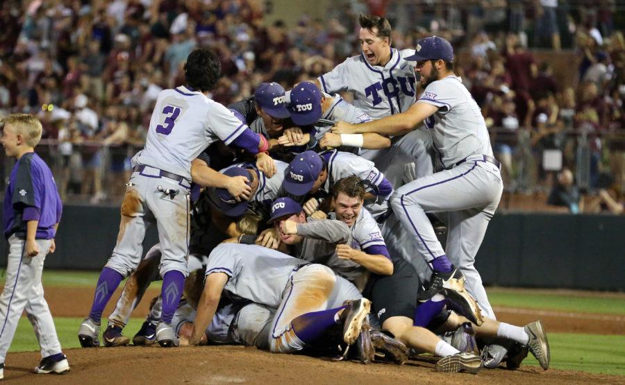 Members+of+the+TCU+baseball+team+dogpile+on+the+pitchers+mound+after+beating+Texas+A%26M+4-1+in+a+NCAA+college+baseball+Super+Regional+tournament+game%2C+Sunday%2C+June+12%2C+2016%2C+in+College+Station%2C+Texas.+%28AP+Photo%2FSam+Craft%29