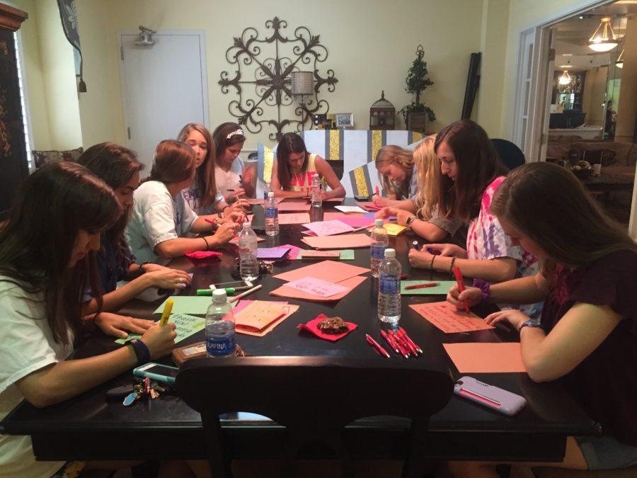 Sorority women make thank you cards for Court Appointed Special Advocate volunteers at Kappa Alpha Theta. (Nicole Strong/TCU360) 