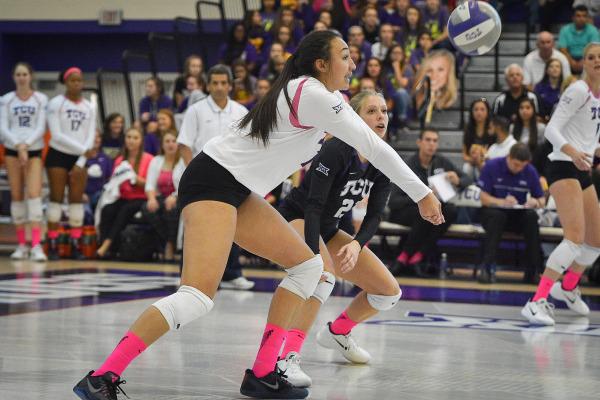 Sarita Mikals became the 12th person in program history to record 1000 digs on Saturday. (Photo courtesy:gofrogs.com) 