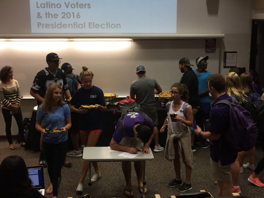 Students and others gather in Sid Rich and grab some Latin American food before they sit down. (Hunter Geisel/ TCU 360)