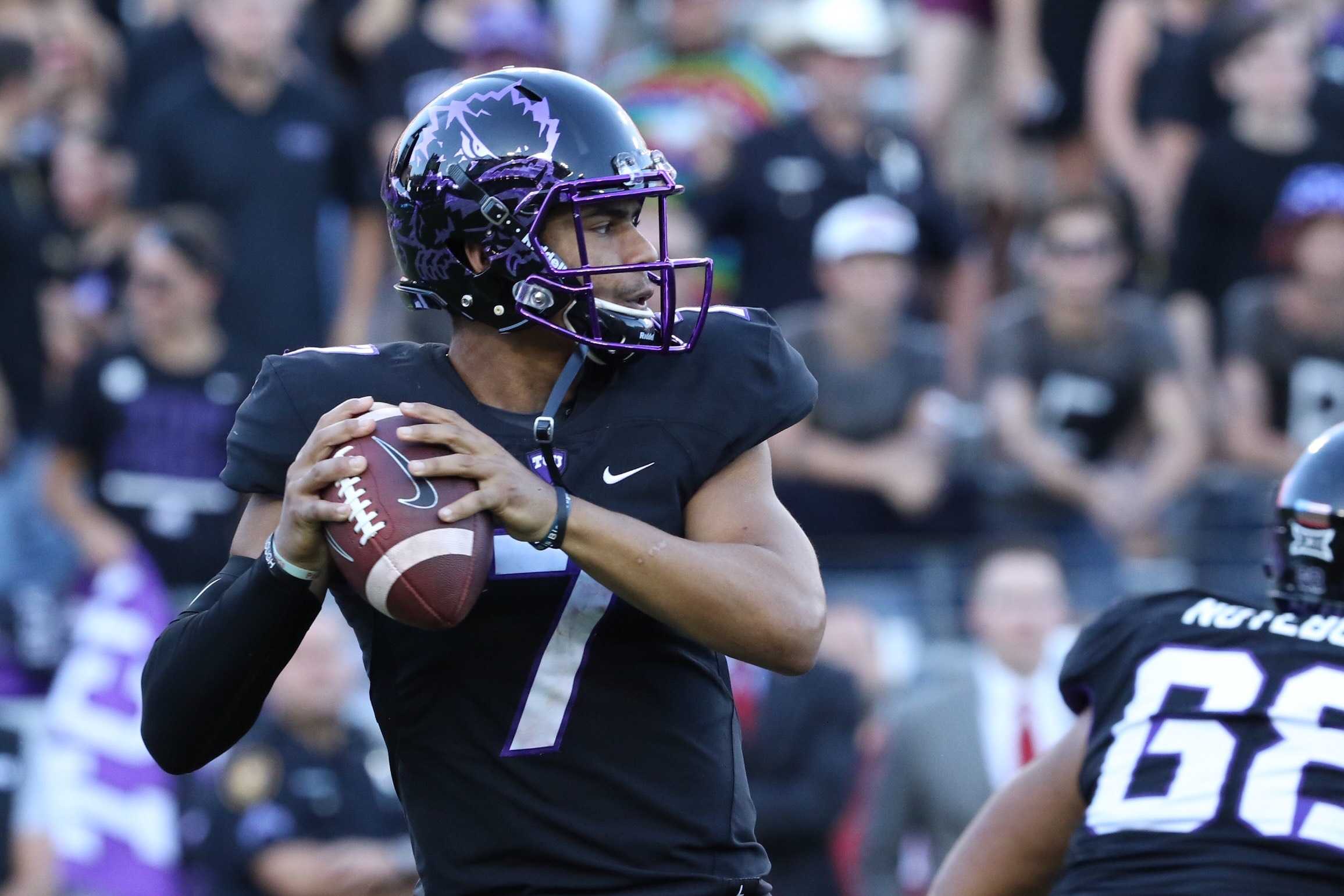TCU quarterback Kenny Hill scans the field for open receivers against the Oklahoma Sooners. (Sam Bruton/TCU staff photographer)