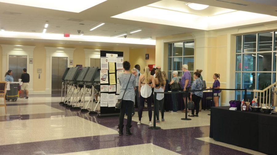 Voters wait in line for early voting in the Brown Lupton University Union in 2016. (Brandon Kitchin/Staff Reporter)