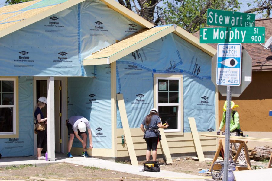 Members of the Society of Women Engineers working on the house on East Morphy and Stewart in the Hillside neighborhood of Fort Worth. (Brandon Kitchin/TCU360)