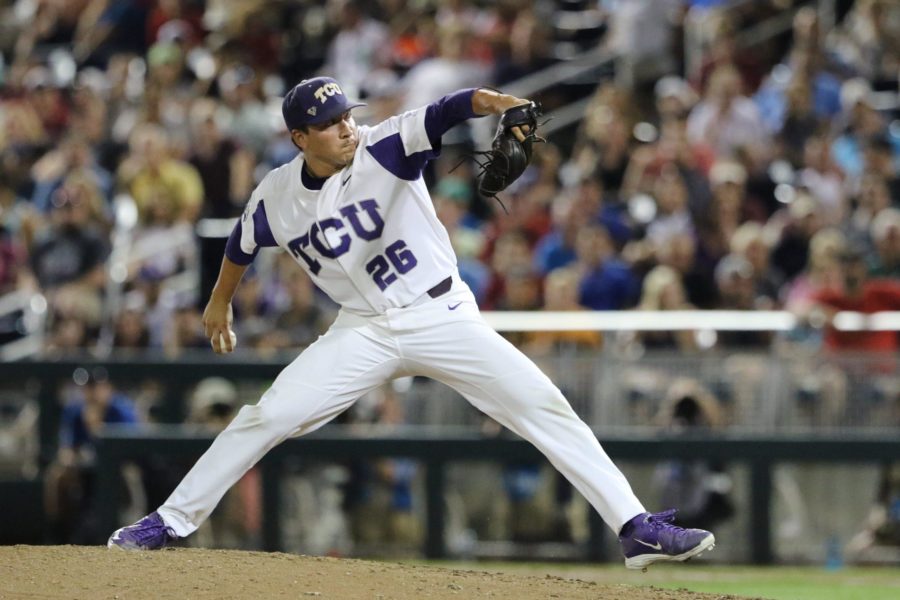 TCU+reliever+Sean+Wymer+pitches+against+Louisville+in+a+4-3+win+in+an+elimination+game.+%28Photo+by+Sam+Bruton%29+