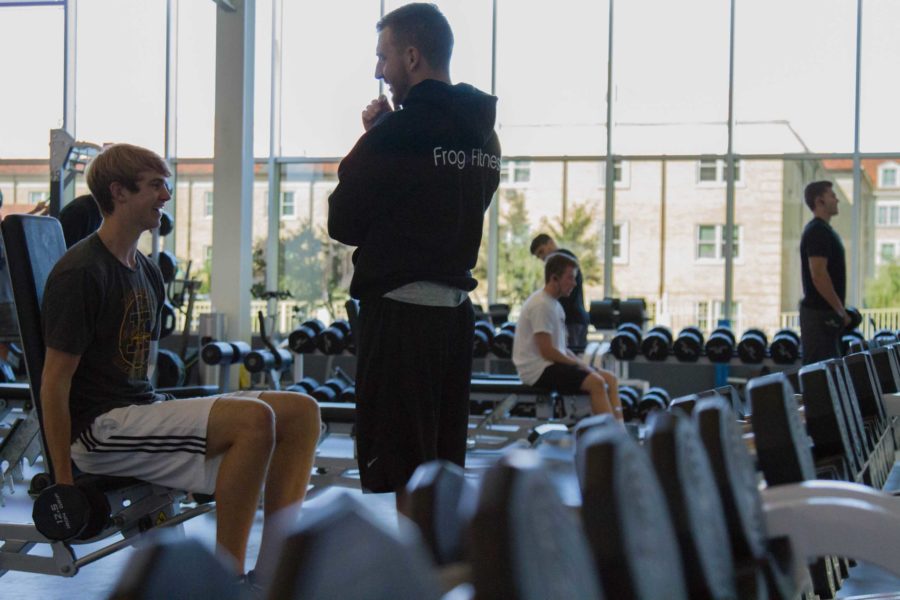 TCU personal trainer, Colton Purcell, monitors his trainee on an exercise at the recreation center on Wednesday, Oct. 11, 2017. Photo by Carolina Olivares.