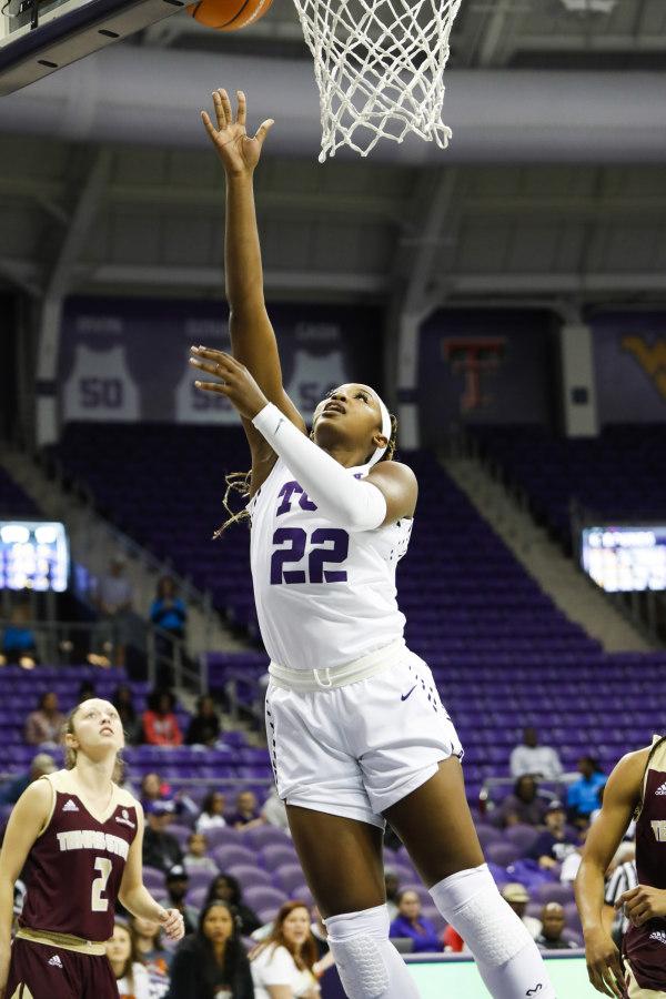 Moores career-high leads womens basketball past Texas State, 82-58