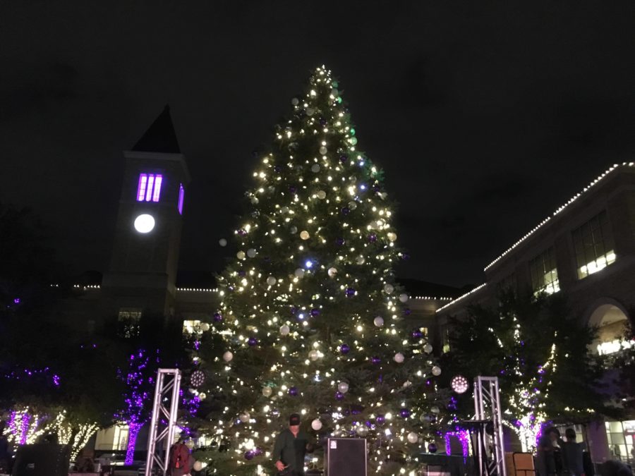 The+SGA+budget+allocates+over+%2470%2C000+for+Christmas+tree+lighting+events+every+year.+%28Photo+by+Shane+Battis%29