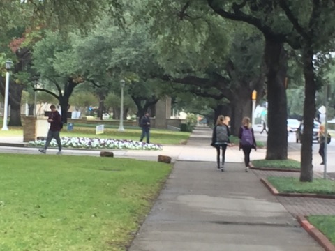 Students are back on campus. (Photo by Elizabeth Campbell.)