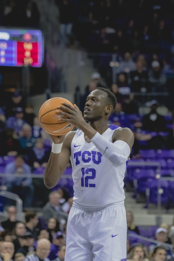 Kouat Noi focuses on the basket as he shoots a free throw against Iowa State. Photo by Cristian ArguetaSoto