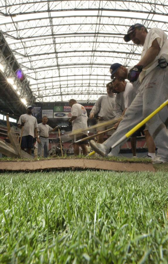 Groundskeepers install a pristine Bermuda grass surface for Super Bowl XXXVIII (2004) in Houston. (AP Photo/David J. Phillip)