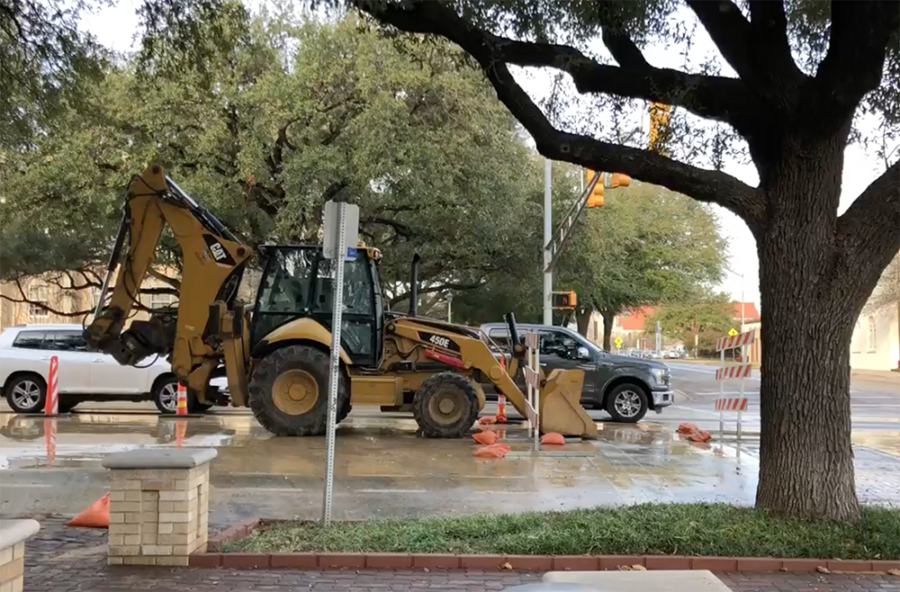 Lane closure on University Drive due to water main break