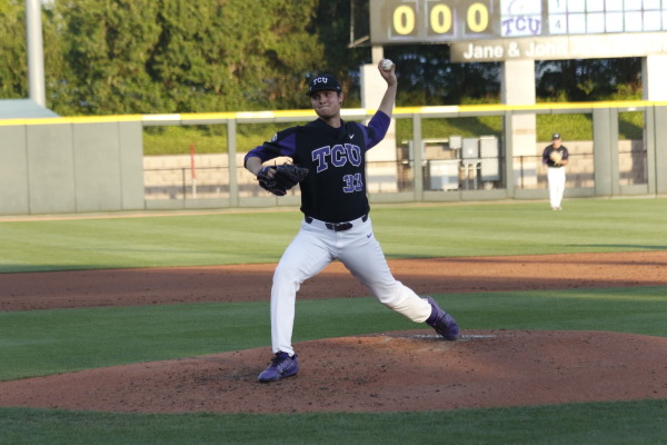 Baseball blows out Stephen F. Austin in win, 15-5