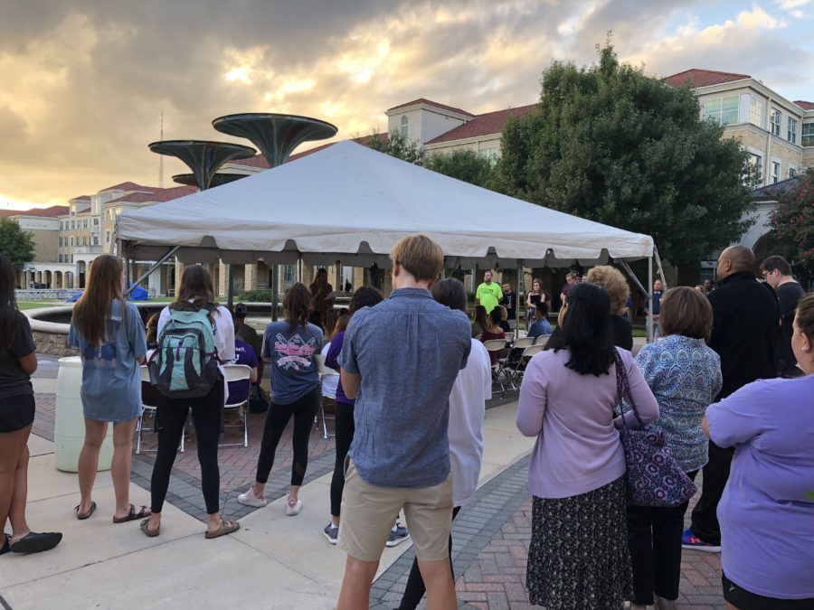 TCU community holds vigil during 2018 National Suicide Prevention Week. Photo by Megan Guter