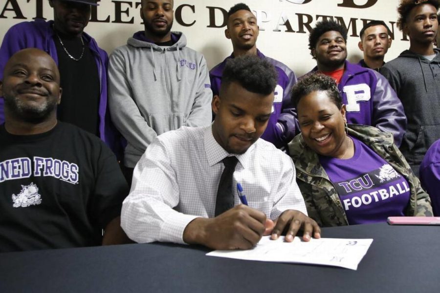 16+players+signed+with+various+TCU+programs+this+week.+Photo+courtesy%3A+Fort+Worth+Star-Telegram