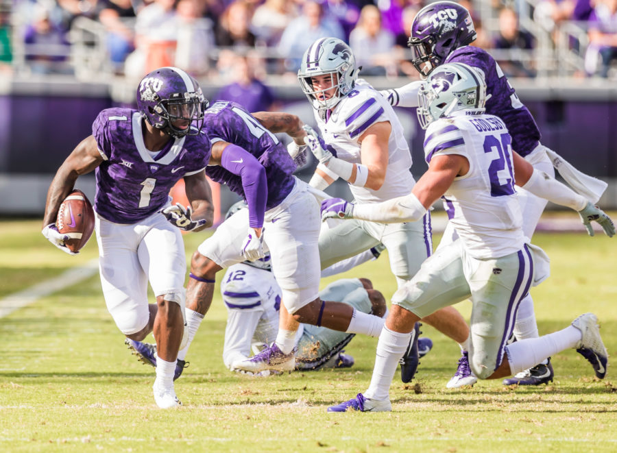 Jalen Reagor escapes Kansas State defenders to gain a few yards. Photo by Cristian ArguetaSoto.