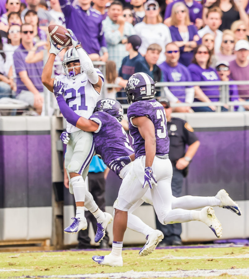 Kansas States Wykeen Gill completes a long pass to pick up the first down. Photo by Cristian ArguetaSoto.