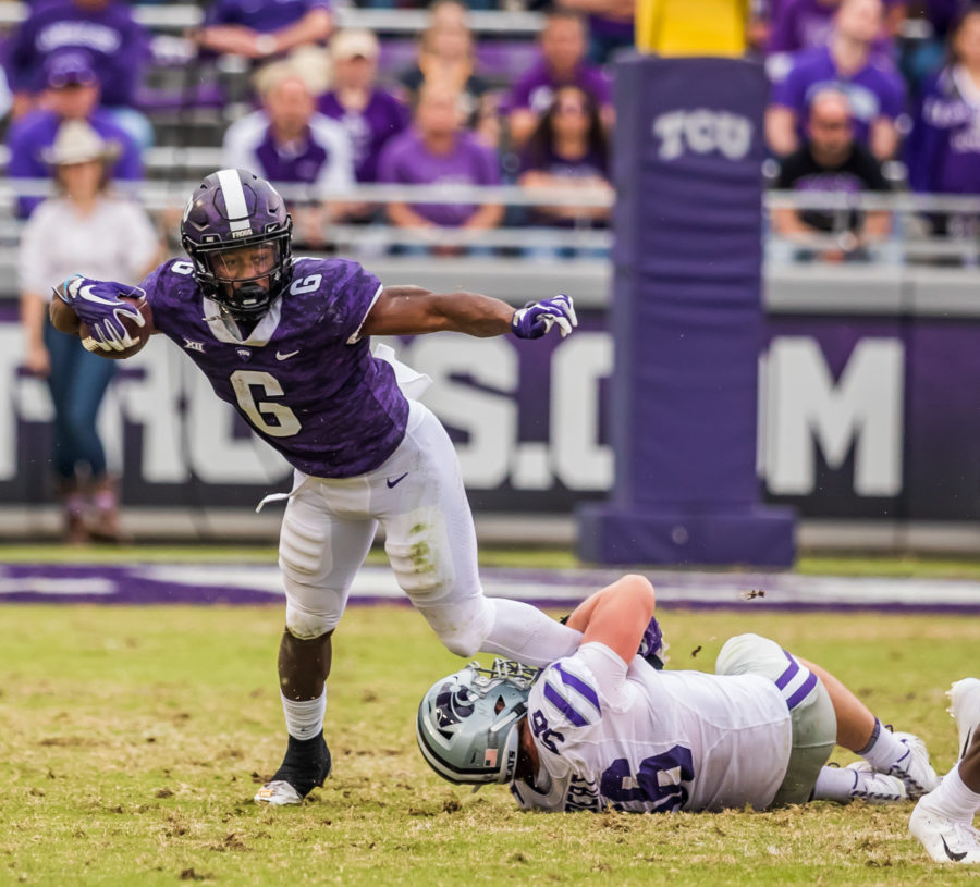 Darius Anderson tries to break away from a Kansas State defender. Photo by Cristian ArguetaSoto.