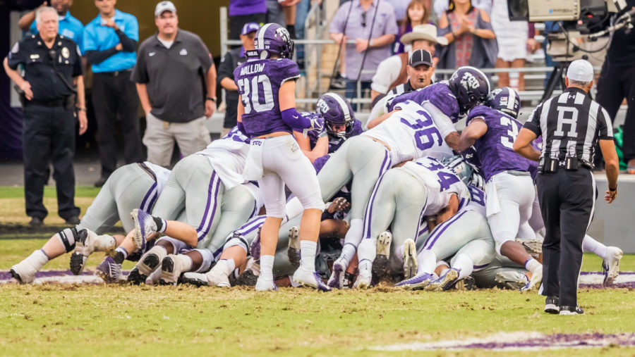 The+Kansas+State+offense+pushes+into+the+TCU+endzone+for+a+touchdown+during+the+Horned+Frogs+14-13+victory+Saturday.+Photo+by+Cristian+ArguetaSoto.