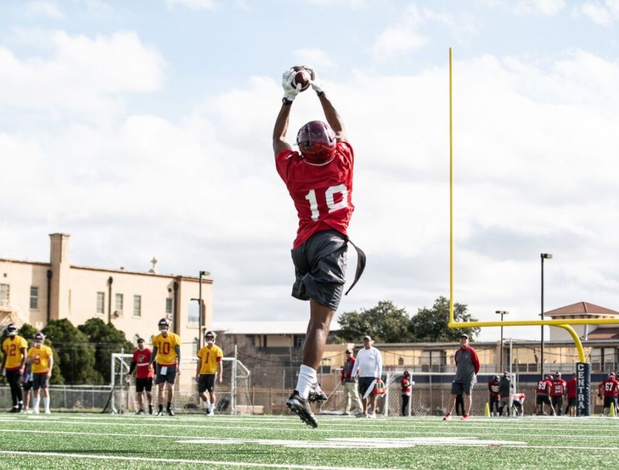 San Antonio Commanders wide receiver John Diarse hauls in a pass during practice. Photo courtesy of John Diarse.