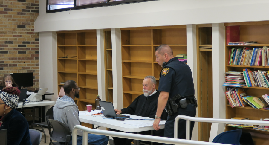 Chief Judge Rodgers with a plaintiff at a Court in the Community initiative at Southside Community Center on Feb. 14. (Photo by Nicole Hawkins, TCU 360)
