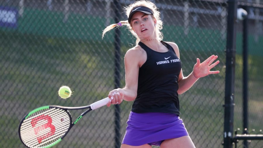 Ellie+Douglases+three-set+singles+win+helped+push+the+Horned+Frogs+to+victory.+Photo+courtesy%3A+GoFrogs