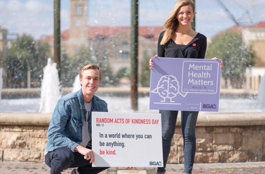 SGA representatives Ryan Chandler and Katie Kovarik promoting Mental Health Awareness Week in November 2018. Photo courtesy of Ethan Mito.