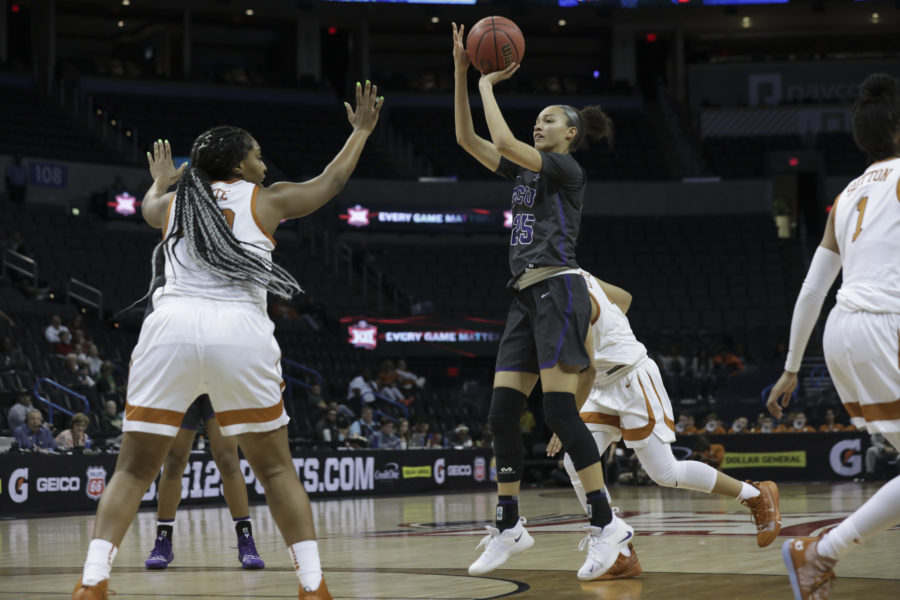 Womens basketball shakes off NCAA tournament snub, dominates Prairie View A&M in WNIT opener