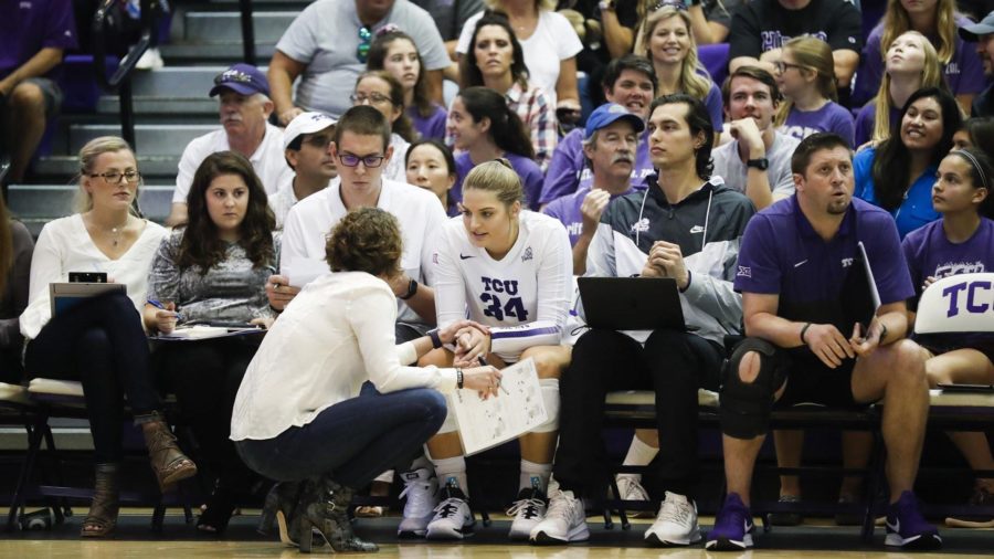 Volleyball cant sustain lead, fall to Kansas State 3-1