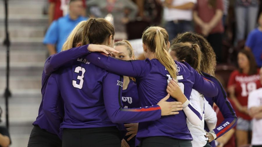 McCalls return not enough for volleyball, swept by OU in Big 12 opener