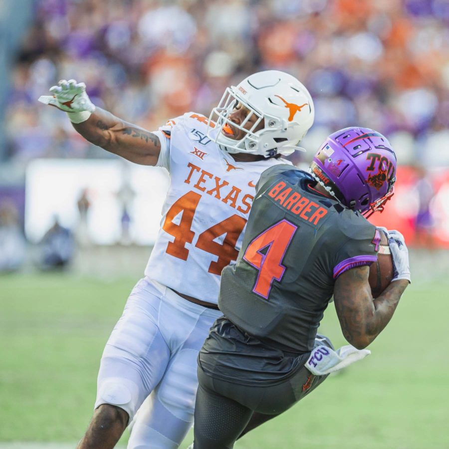 Receiver Tay Barber (4) makes a tough catch against Texas in 2019. (Cristian ArguetaSoto/Staff Photographer)