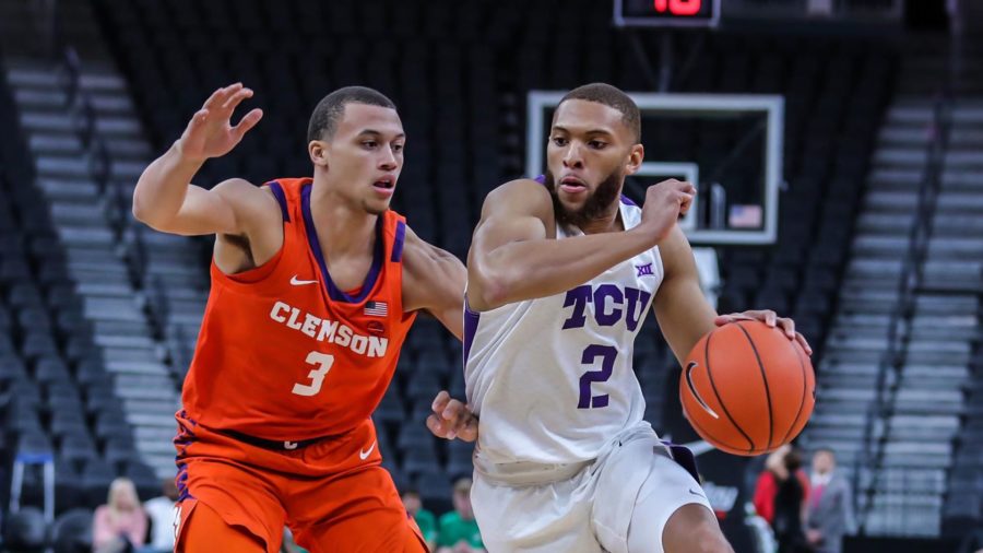 Mens basketball blows 15-point lead, falls in overtime to Clemson