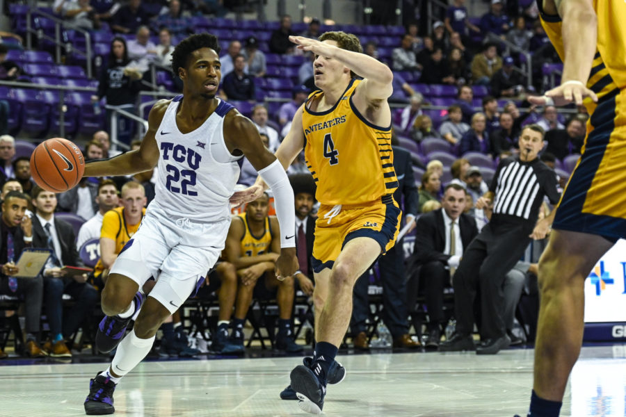Nembhards game-winner lifts mens basketball over UC Irvine to keep the Frogs perfect