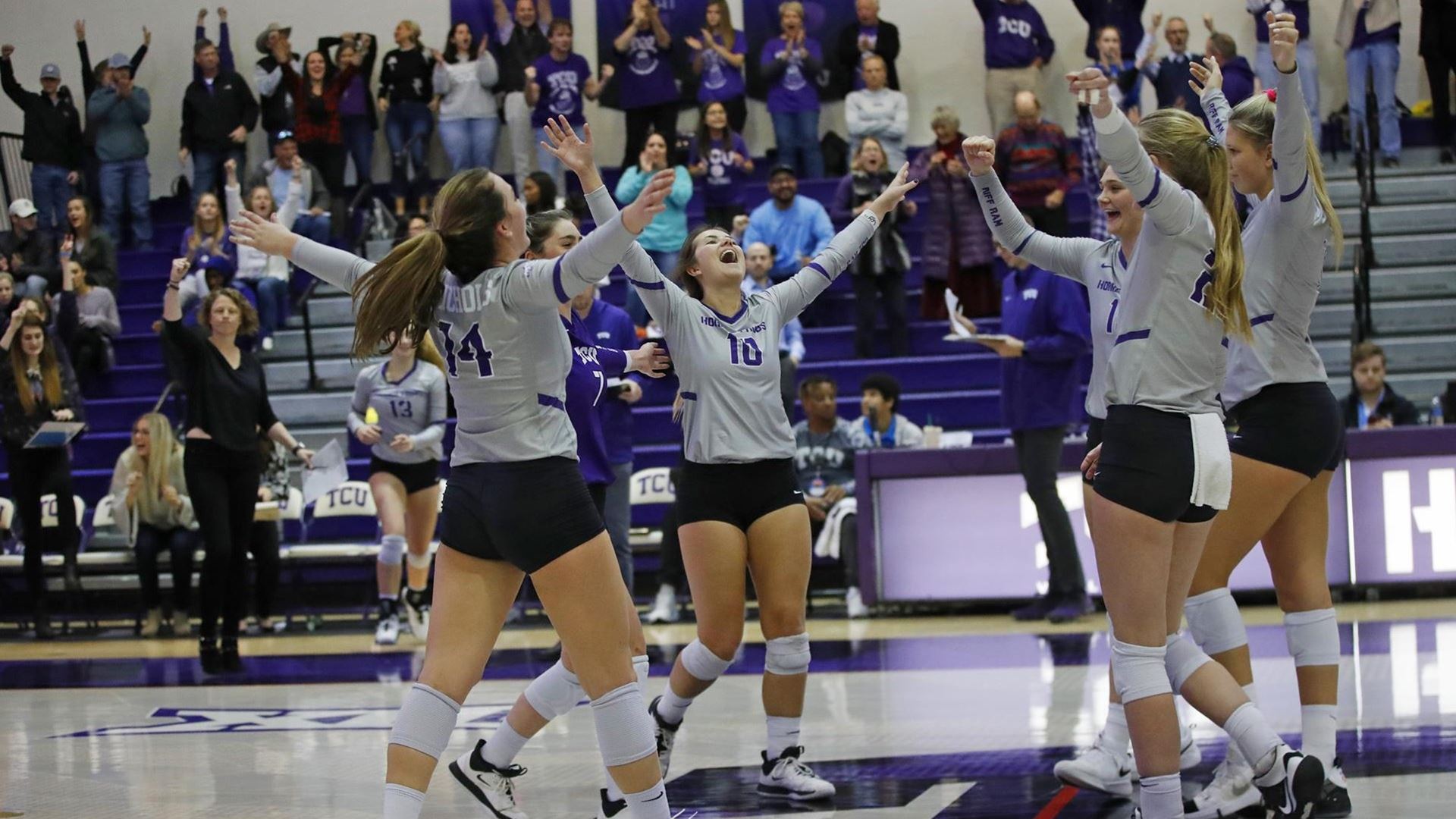 Volleyball advances to NIVC semifinals with win over Colgate - TCU 360