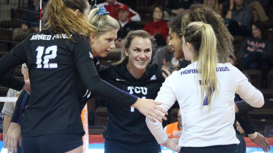 Volleyball moves onto the next round of the NIVC with win over Miami (OH). Photo Courtesy of GoFrogs.com