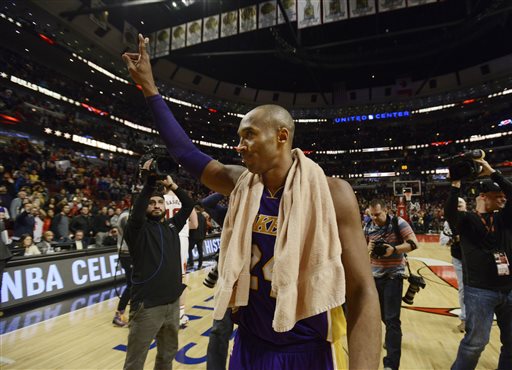 Los Angeles Lakers' Kobe Bryant (24), waves to the crowd after an NBA basketball game against the Chicago Bulls Sunday, Feb. 21, 2016, in Chicago. Chicago won 126-115. (AP Photo/Paul Beaty)