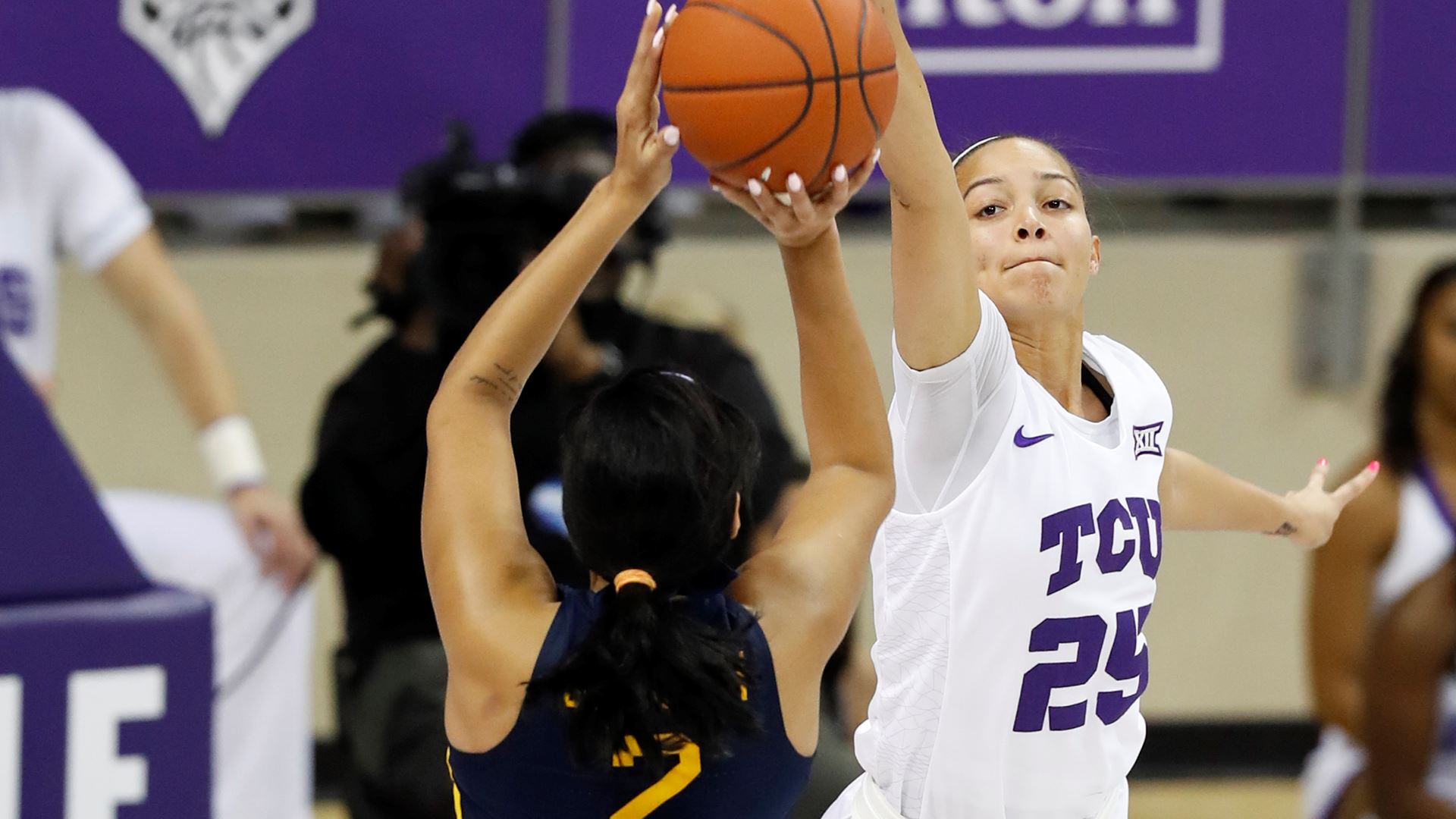 Women S Basketball Takes Down No 25 West Virginia Tcu 360