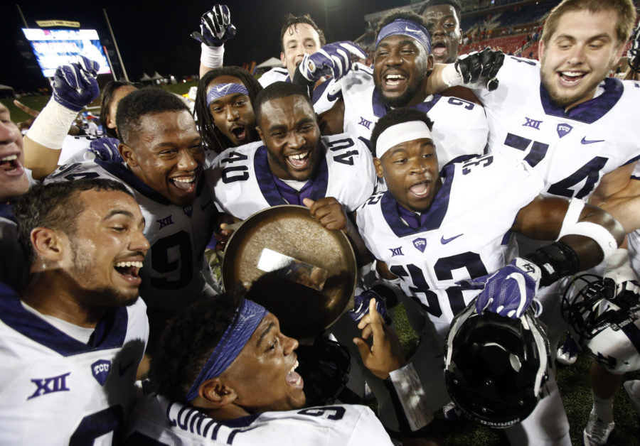 TCU+celebrates+with+the+Iron+Skillet+after+beating+SMU+in+an+NCAA+college+football+game%2C+Saturday%2C+Sept.+23%2C+2016%2C+in+Dallas%2C+Texas.+TCU+defeated+SMU+33-3.+%28AP+Photo%2FMike+Stone%29