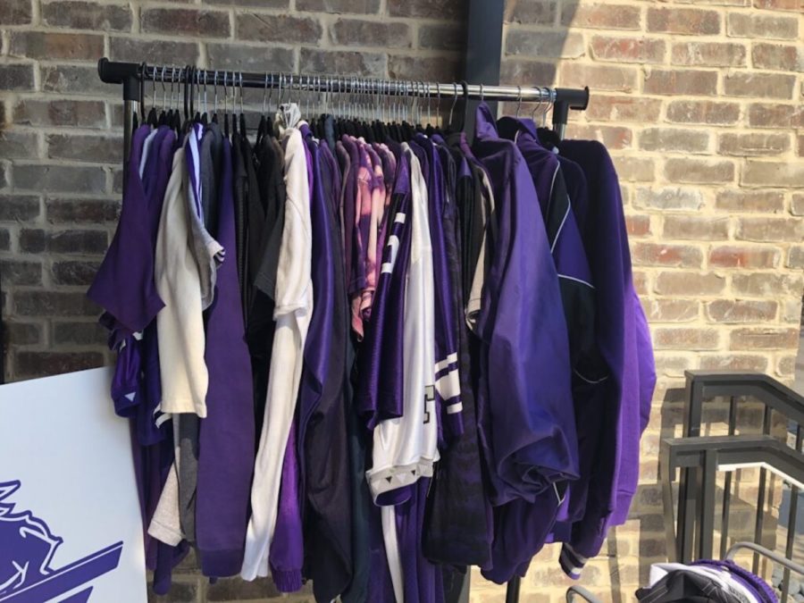 Riff Ram Vintage held a pop-up at Common Grounds on Tuesday, Oct. 6, 2020. (Asia Soliday/Staff Reporter)