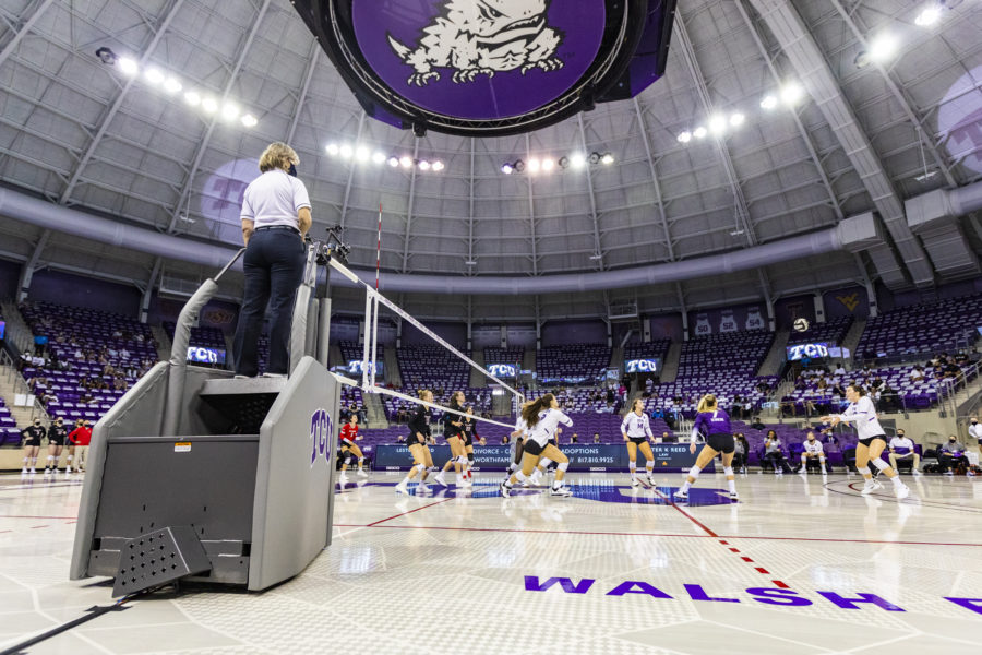 The volleyball team play in Schollmaier Arena.