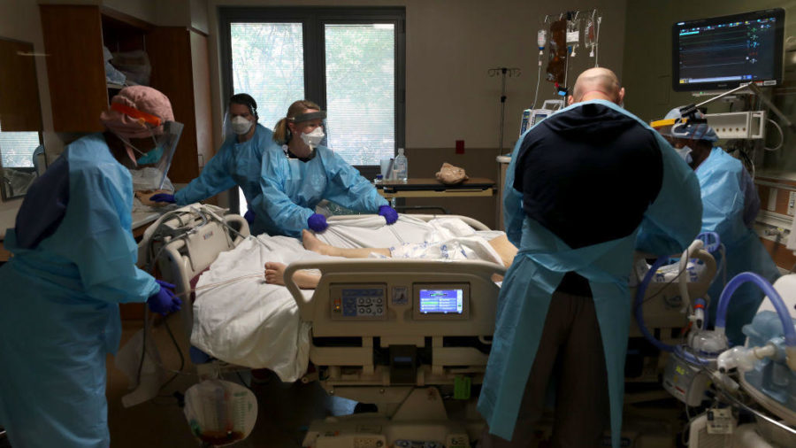 SAN JOSE, CALIFORNIA - MAY 21: (EDITORIAL USE ONLY) Nurses care for a coronavirus COVID-19 patient in the intensive care unit (I.C.U.) at Regional Medical Center on May 21, 2020 in San Jose, California. Frontline workers are continuing to care for coronavirus COVID-19 patients throughout the San Francisco Bay Area. Santa Clara county, where this hospital is located, has had the most deaths of any Northern California county, and the earliest known COVID-19 related deaths in the United States. (Photo by Justin Sullivan/Getty Images)