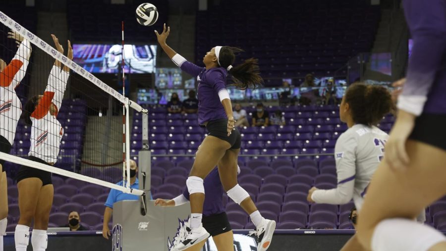 TCU+volleyball+won+their+fourth-straight+match+in+a+sweep+against+Louisiana+Tech+on+Sept.+9%2C+2021.+%28Photo+courtesy+of+gofrogs.com%29