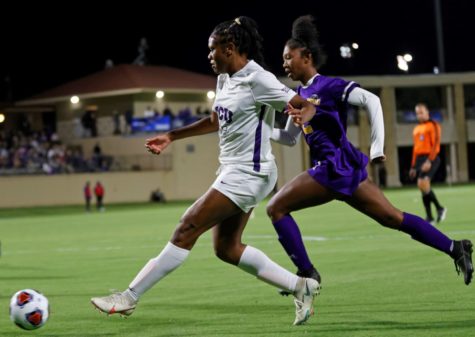 Senior defender Brandi Peterson crosses the ball in one of her four assists versus Prairie View A&M in the first round matchup of the NCAA tournament on Nov. 12, 2021. (Photo courtesy of: goFrogs.com)