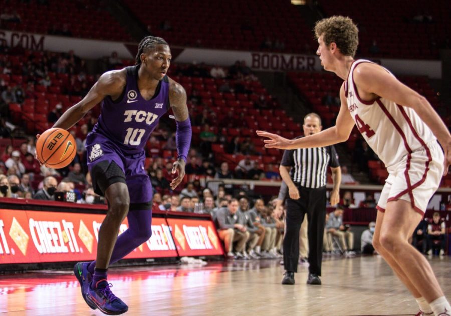TCU+guard+Damion+Baugh+%2810%29+looks+to+score+in+TCUs+game+against+Oklahoma+in+Norman%2C+Okla.+on+Jan.+31%2C+2022.+%28Photo+courtesy+of+gofrogs.com%29