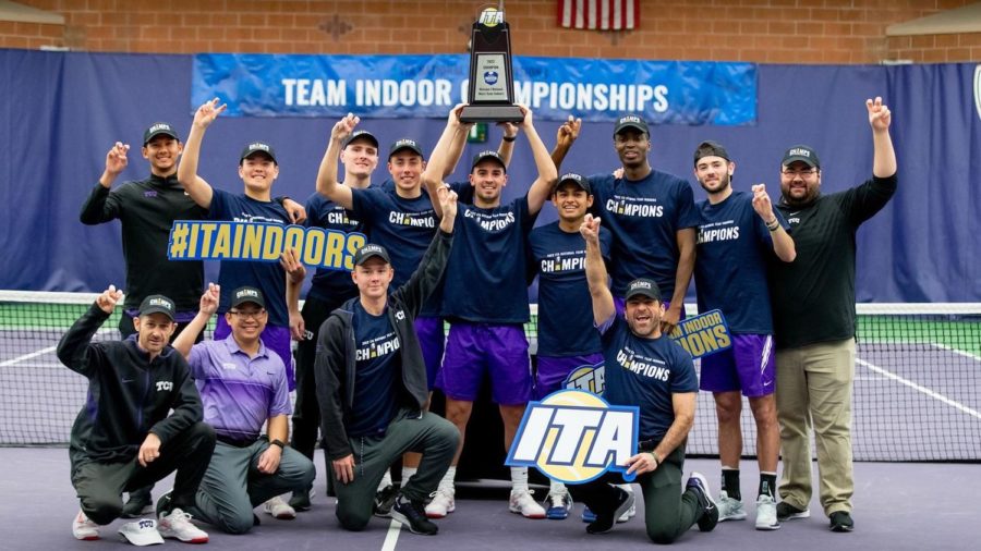 TCU men's tennis poses with their 2022 Indoor National Championship trophy on Feb. 21, 2022. (Photo courtesy of gofrogs.com)