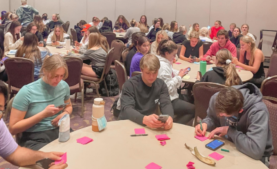 Impact of Words student organization delivers smiles on sticky notes